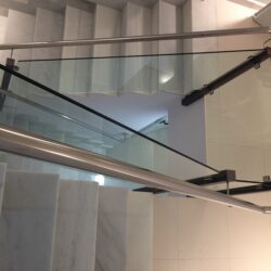 Barandillainoxidableyvidriohotelpicosdeeuropa