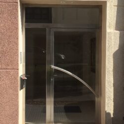 Puertaportalinoxidablereinosa