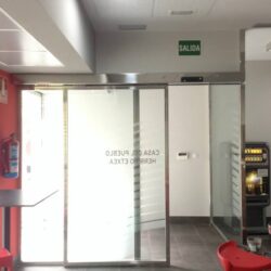 Puertaautomaticasconmarcoeninoxidable