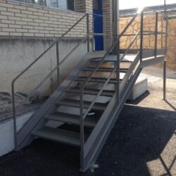 Escalera Metálica Nestle